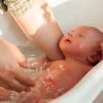 Jak na uklidňující koupel pro novorozence?