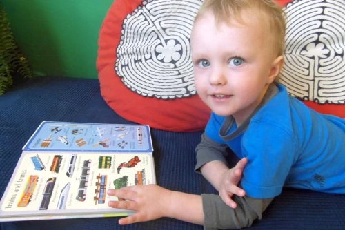 Čtení od nejútlejšího věku dětem prospívá | Montessori kurz